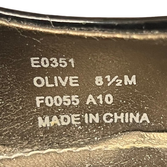 Calvin Klein Olive Classic Black Patent Leather Pumps Size 8.5 - Picture 7 of 9